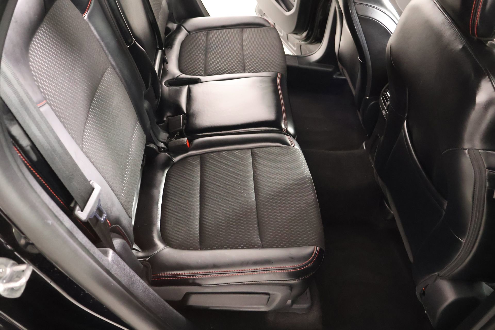 Used 2025 Ford Escape ST-Line FWD image 13