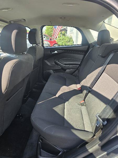 Used 2016 Ford Focus SE FWD image 8