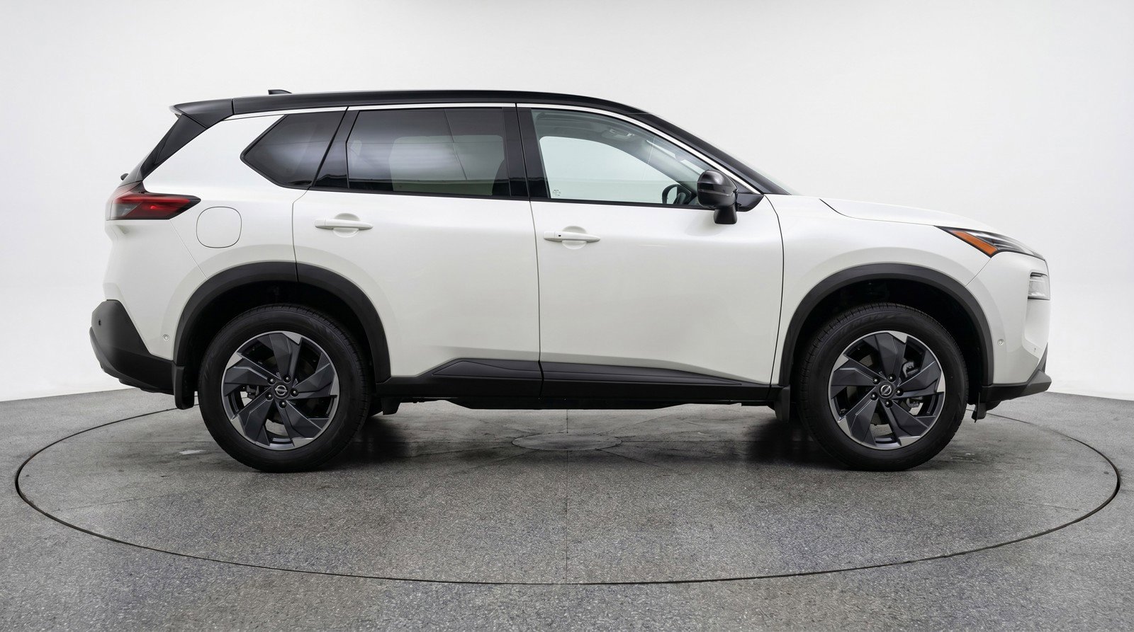 Used 2025 Nissan Rogue SV AWD/4WD image 11