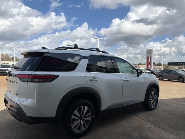 New 2026 Nissan Pathfinder SL image 4