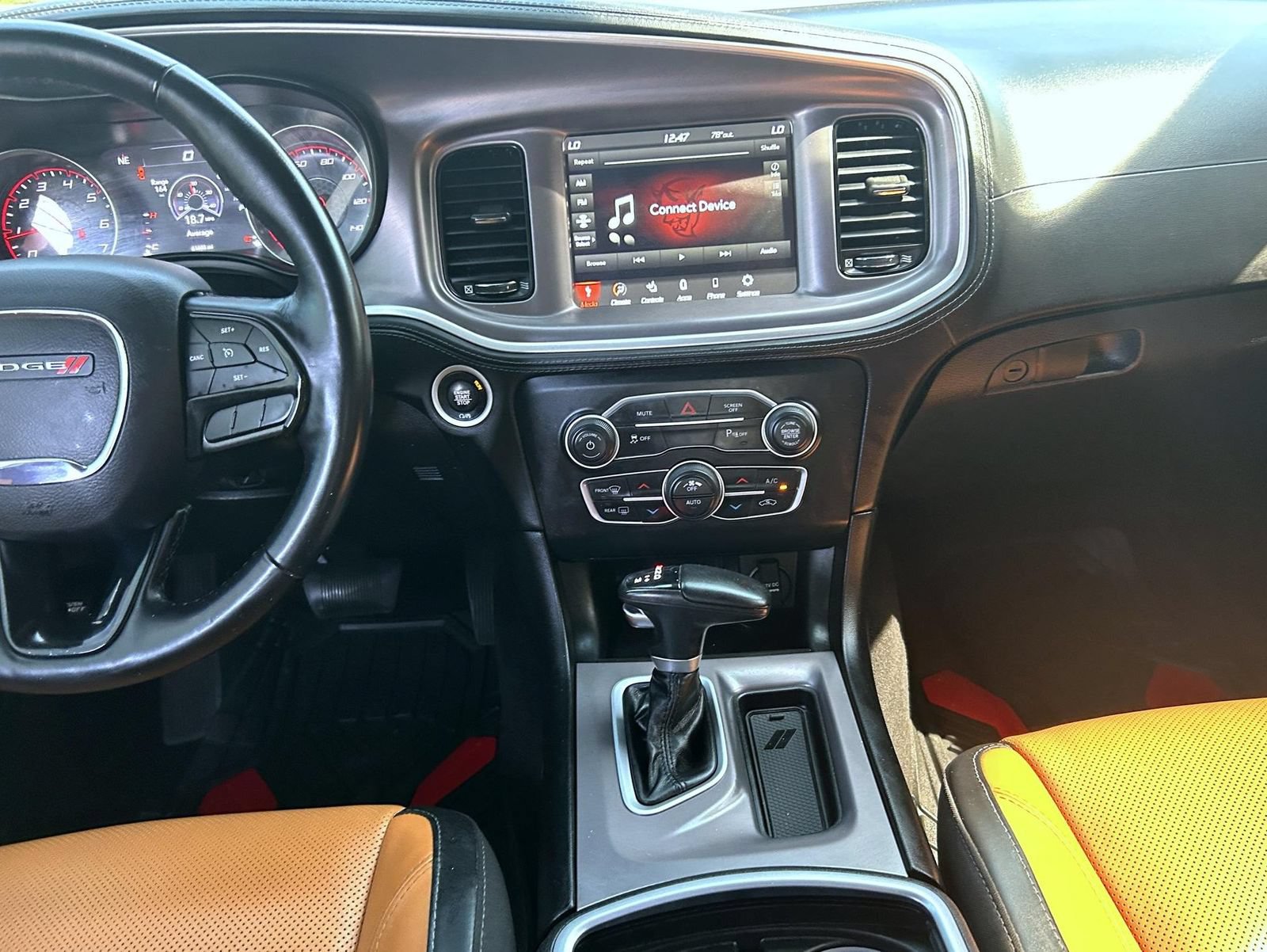 Used 2022 Dodge Charger SXT w/ Plus Group RWD image 13