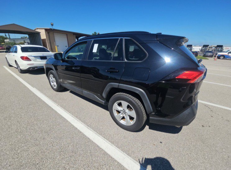 Used 2019 Toyota RAV4 XLE w/ Convenience Package AWD/4WD image 4