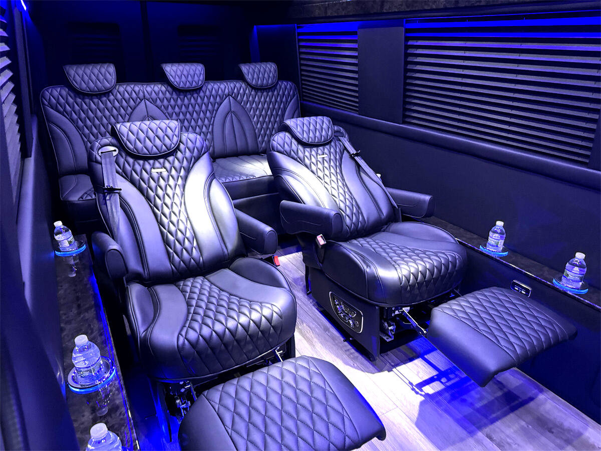 Used 2024 Mercedes-Benz Sprinter 2500 image 4