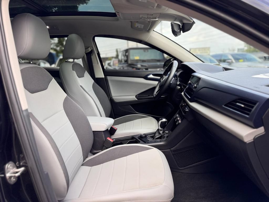 Used 2023 Volkswagen Taos SE w/ Panoramic Sunroof Package AWD/4WD image 26