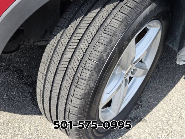 Used 2017 Ford Explorer XLT w/ Equipment Group 201A AWD/4WD image 22