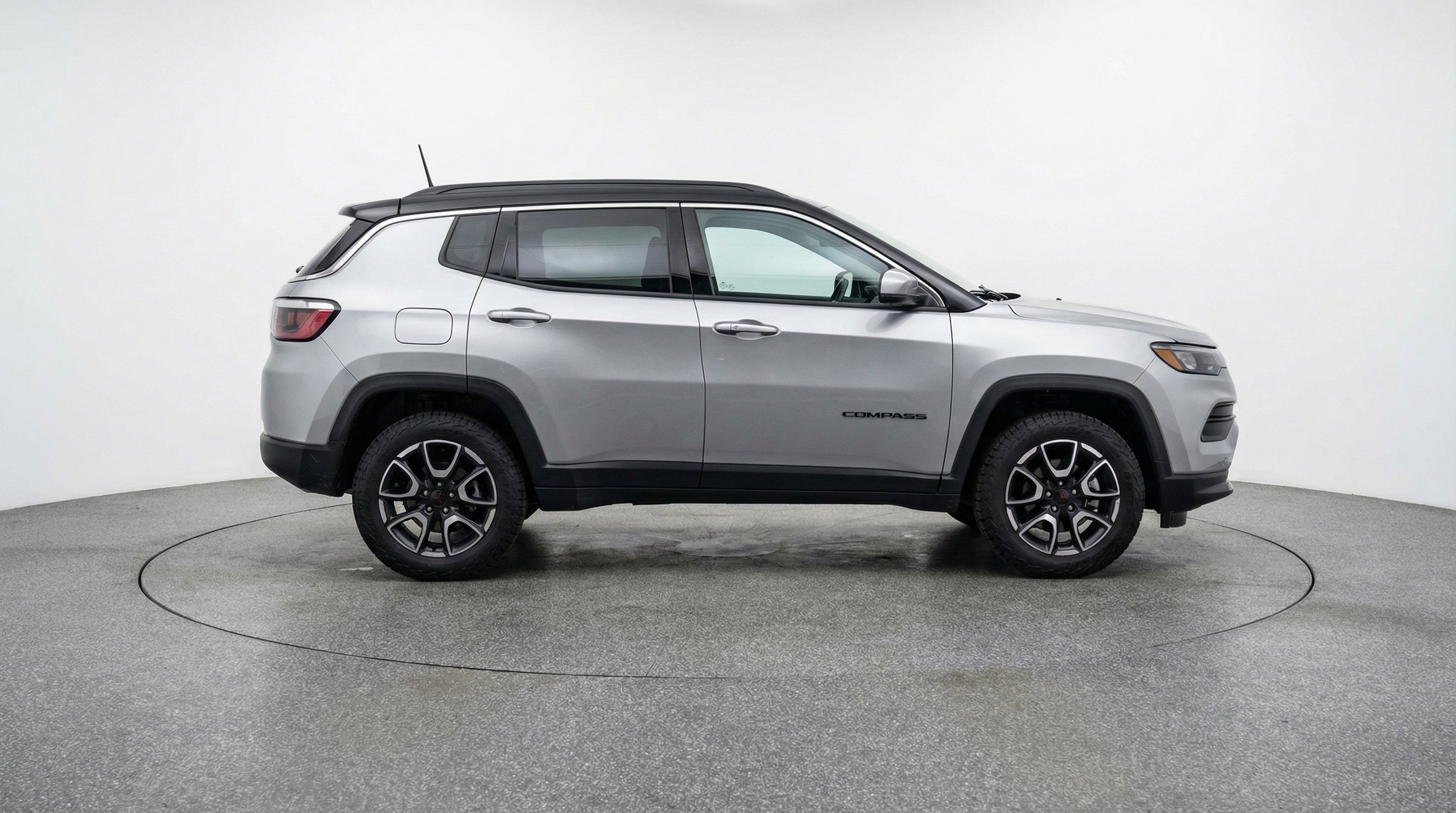 Used 2025 Jeep Compass Trailhawk AWD/4WD image 11