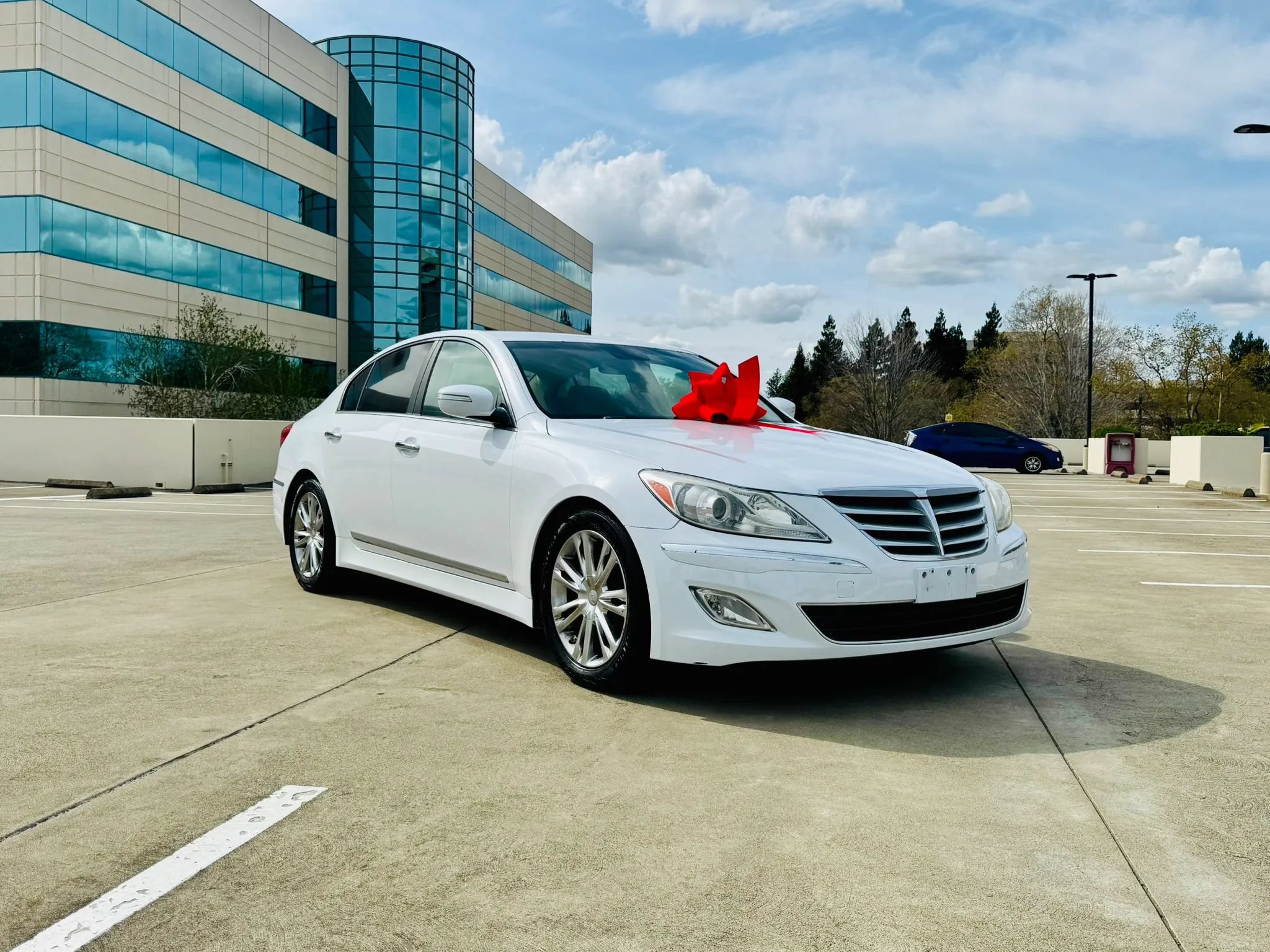 Used 2014 Hyundai Genesis 3.8 RWD image 4