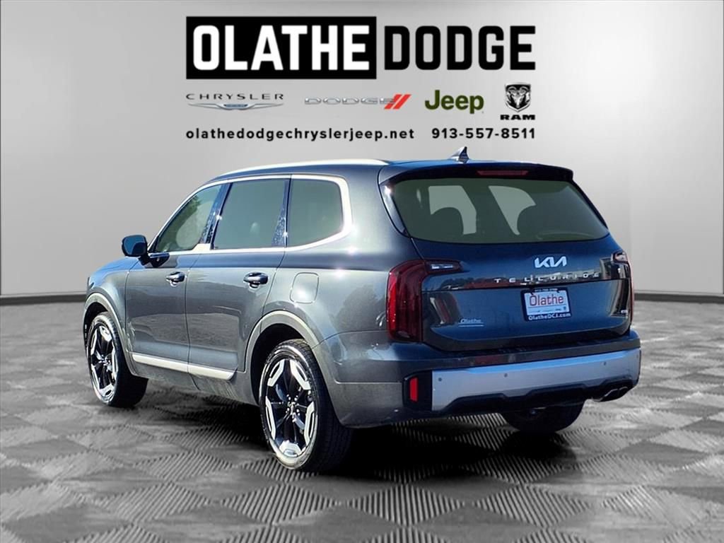 Used 2024 Kia Telluride S image 3