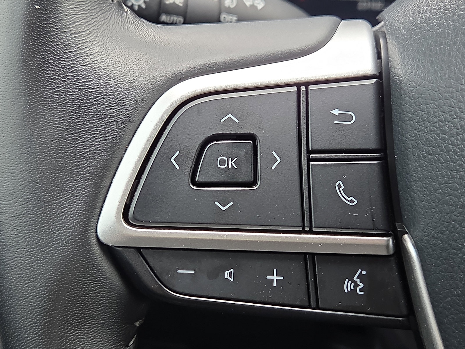 Used 2025 Toyota Highlander XSE AWD/4WD image 22