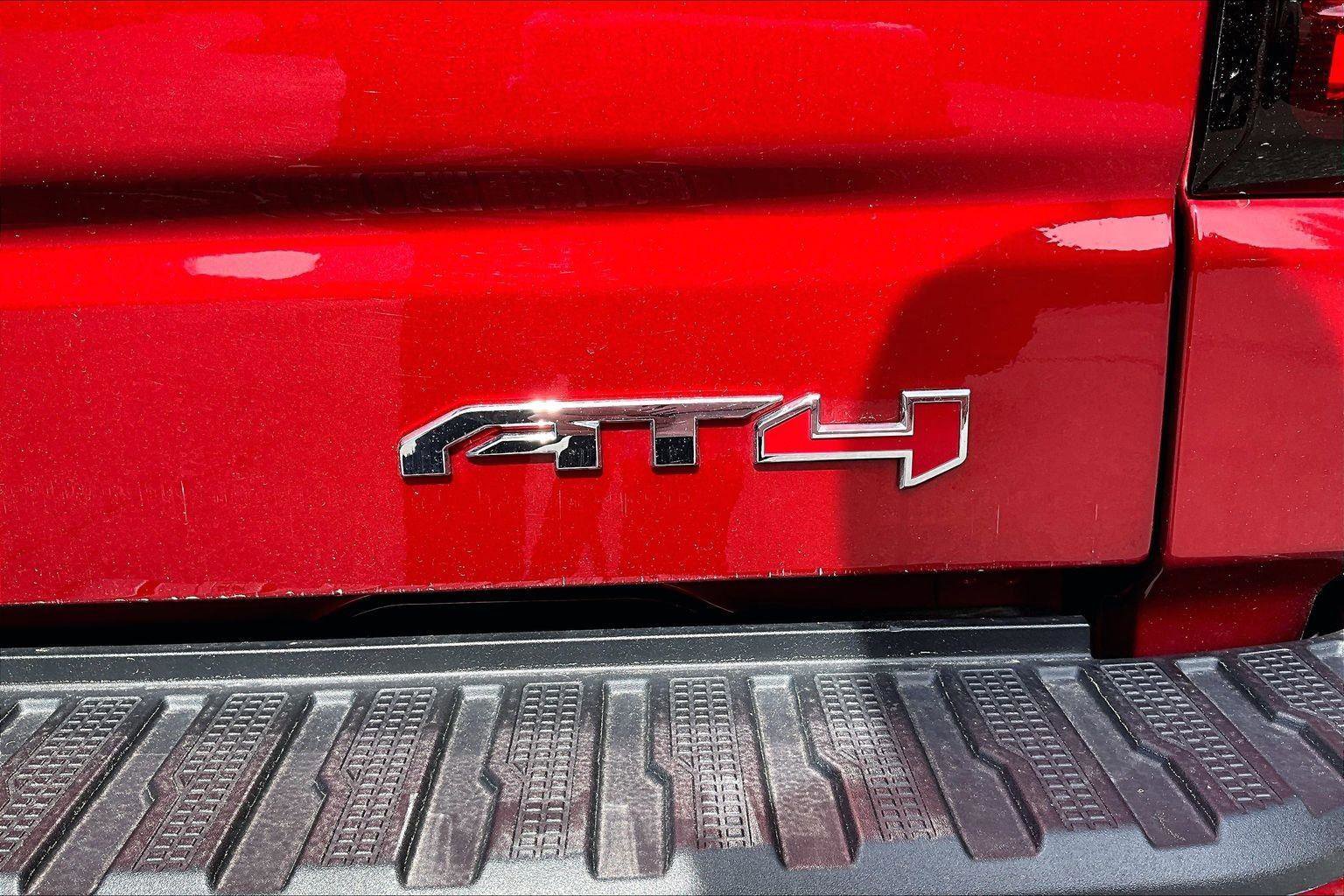 Used 2025 GMC Sierra 1500 AT4 w/ AT4 Premium Package image 9