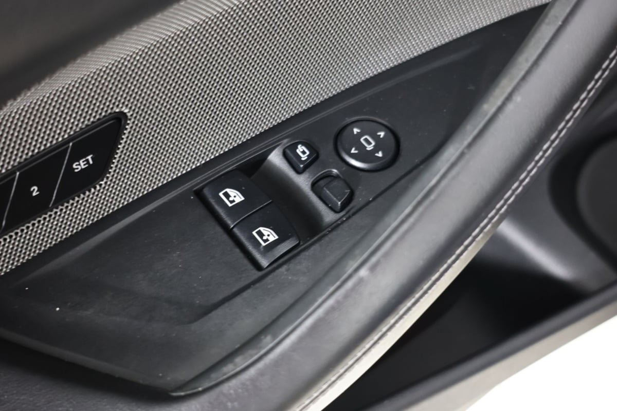 Used 2021 BMW M4 Competition w/ Executive Package RWD image 21