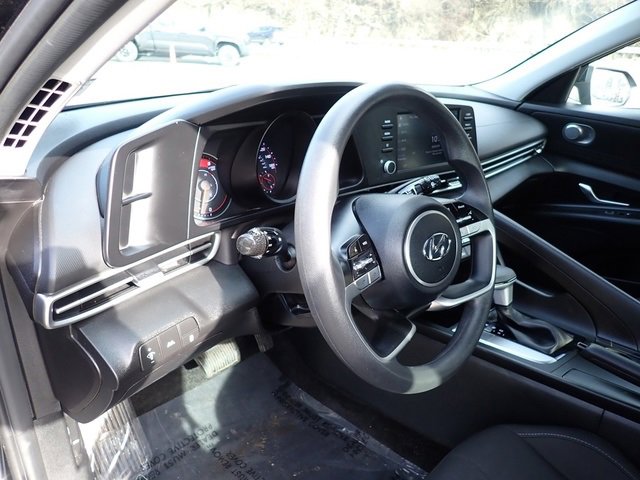 Used 2023 Hyundai Elantra SEL image 14