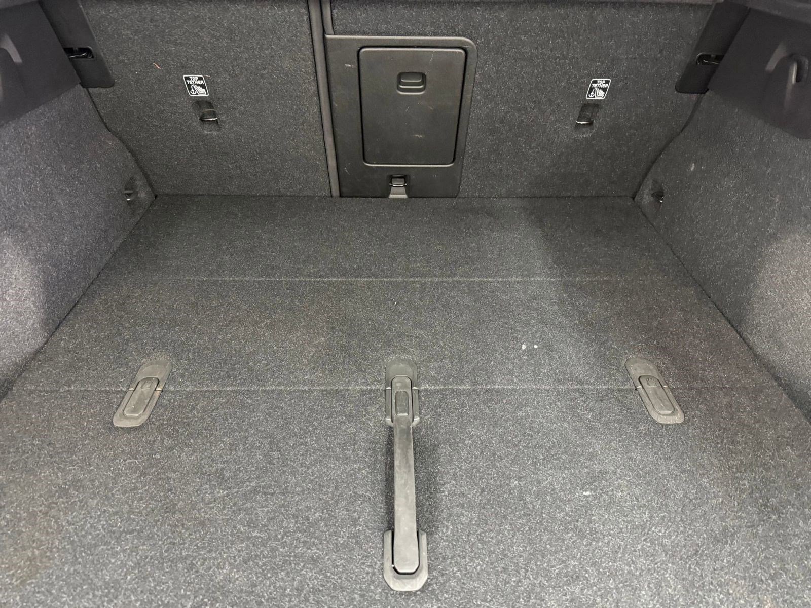 Used 2023 Volvo C40 P8 Recharge Ultimate image 33