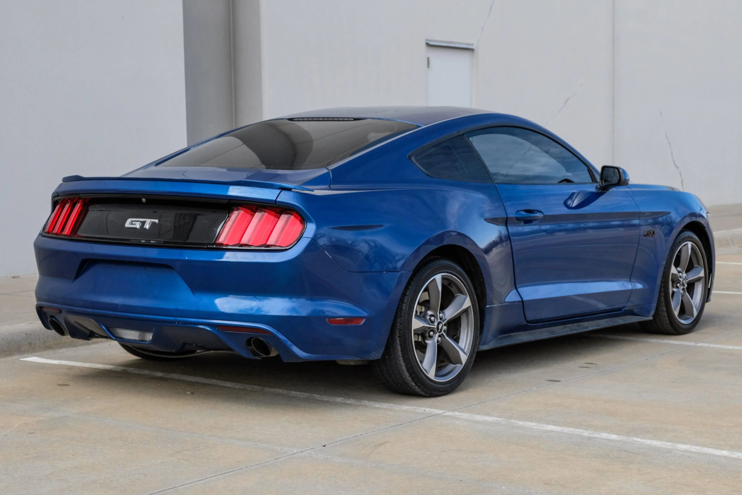 Used 2017 Ford Mustang GT image 4