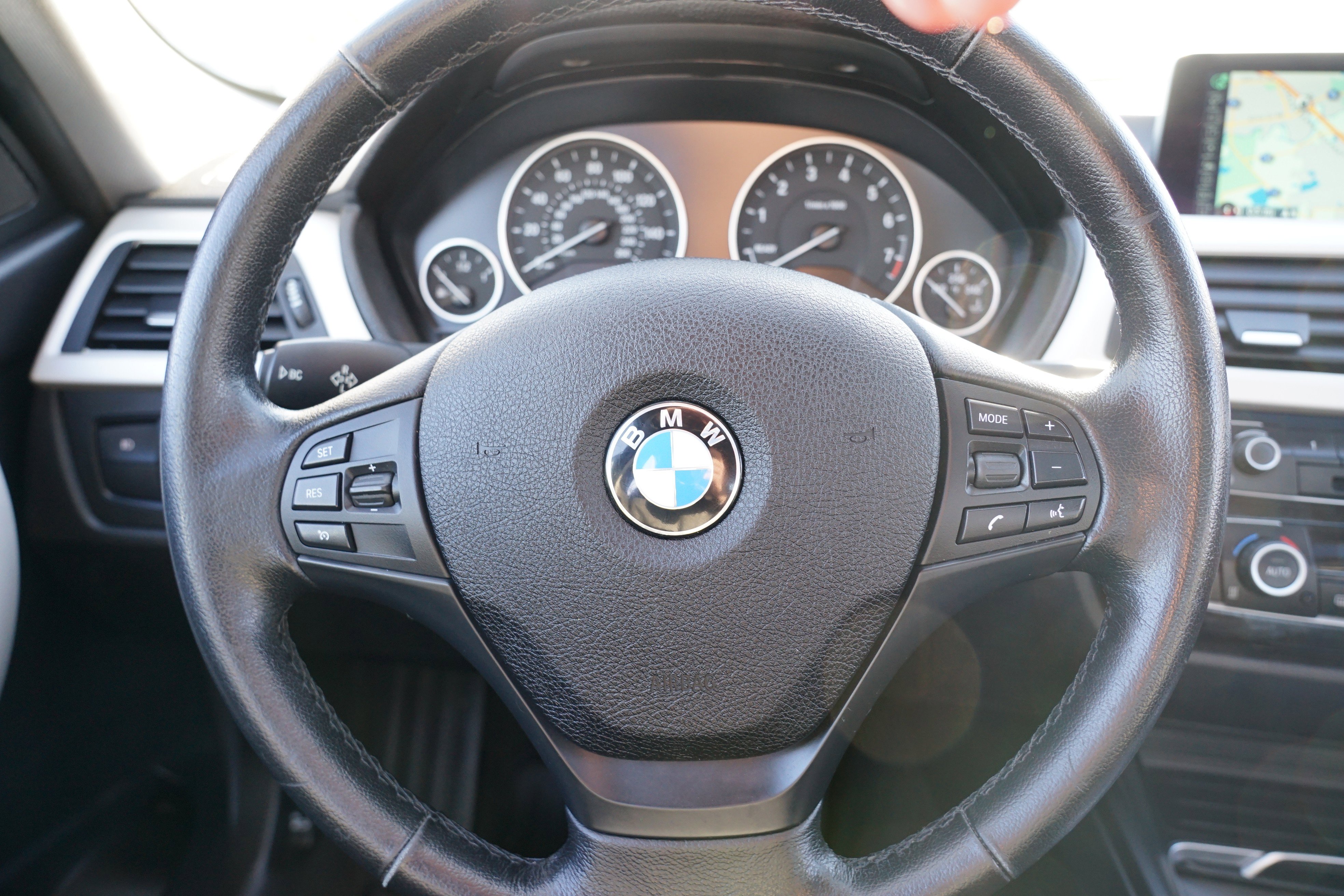 Used 2016 BMW 320i xDrive Sedan image 23