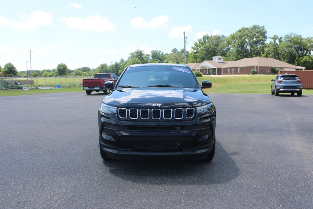 Used 2024 Jeep Compass Sport AWD/4WD image 3