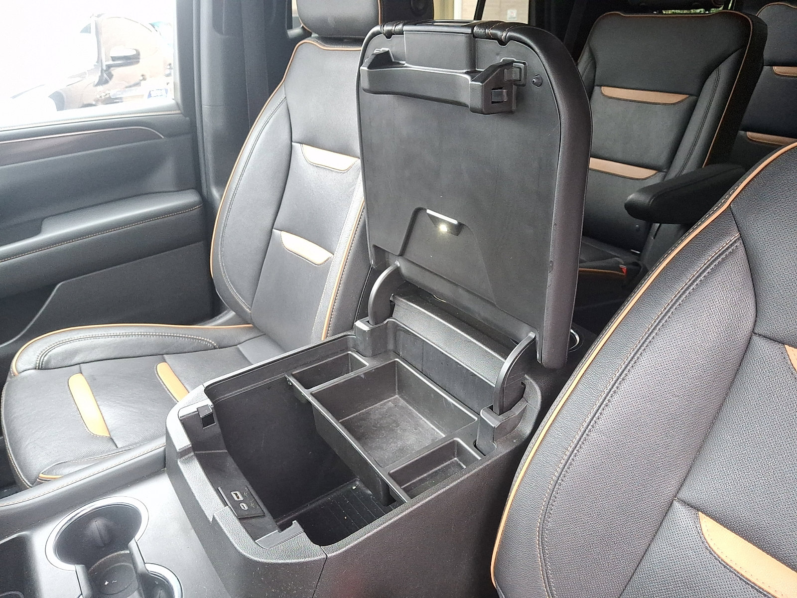 Used 2022 GMC Yukon AT4 image 30