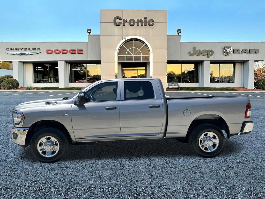 Used 2024 RAM 3500 Tradesman w/ Chrome Appearance Group AWD/4WD image 6