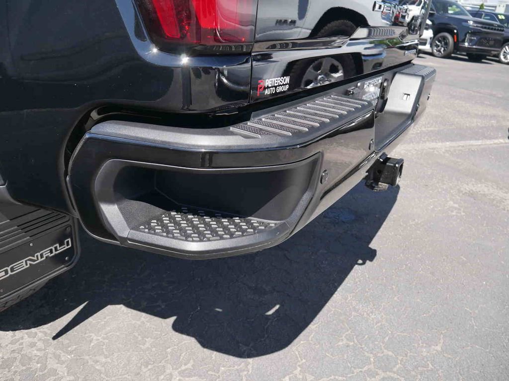 Used 2024 GMC Sierra 3500 Denali w/ Technology Package AWD/4WD image 9