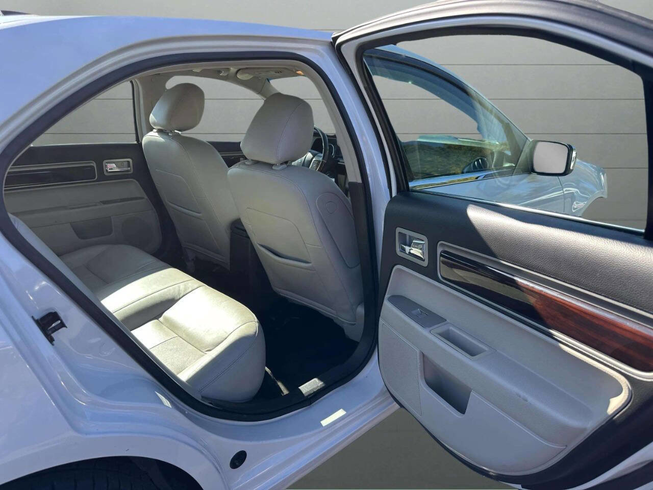 Used 2009 Lincoln MKZ image 16