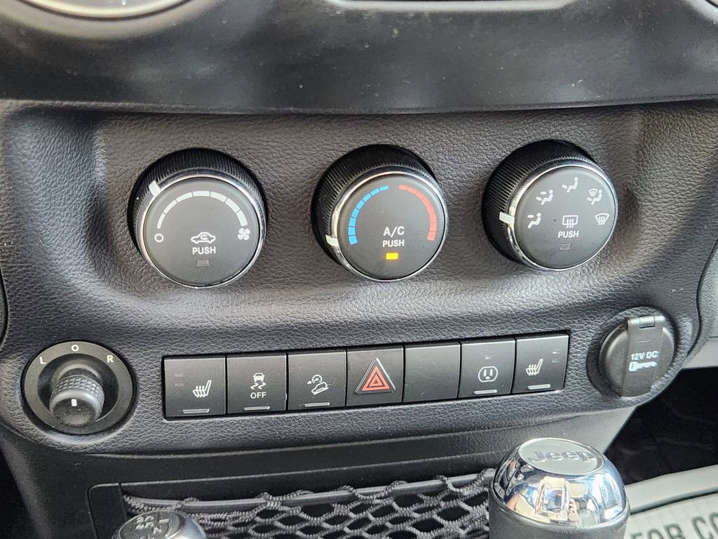 Used 2015 Jeep Wrangler Unlimited Sport image 26