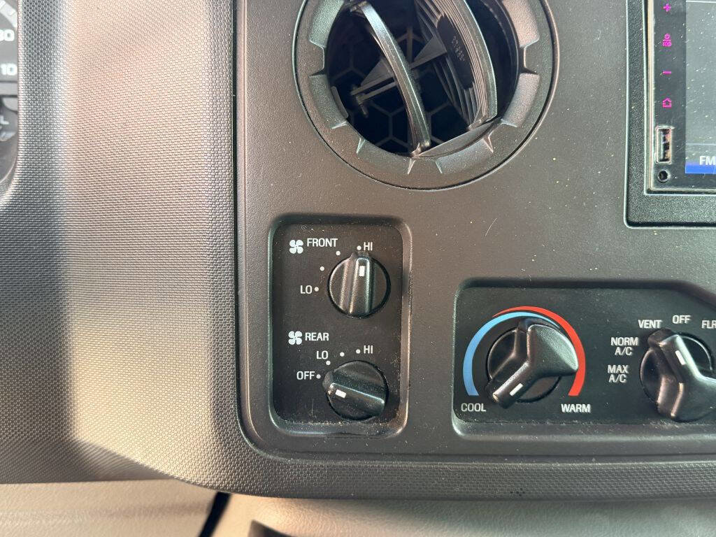 Used 2011 Ford E-350 and Econoline 350 XLT RWD image 14