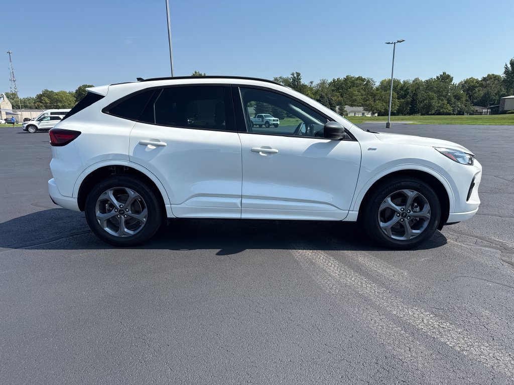 Used 2023 Ford Escape ST-Line w/ Tech Pack #1 AWD/4WD image 8