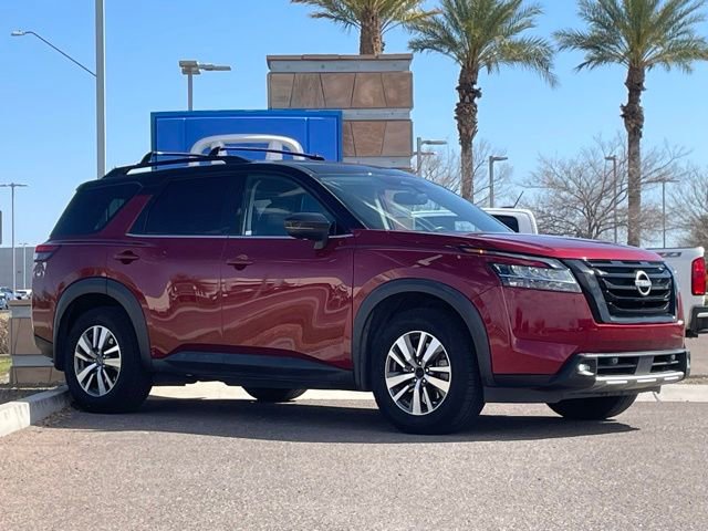 Used 2022 Nissan Pathfinder SL w/ SL Black Package image 4