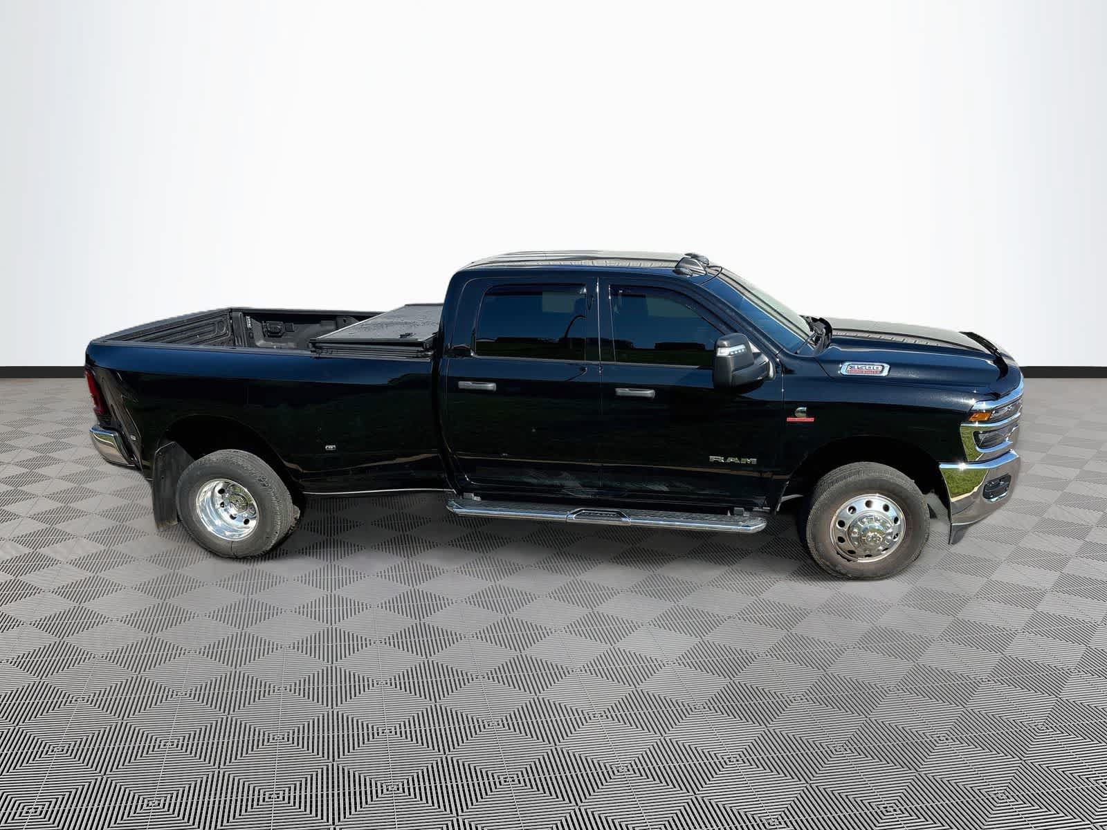 Used 2025 RAM 3500 Big Horn AWD/4WD image 4