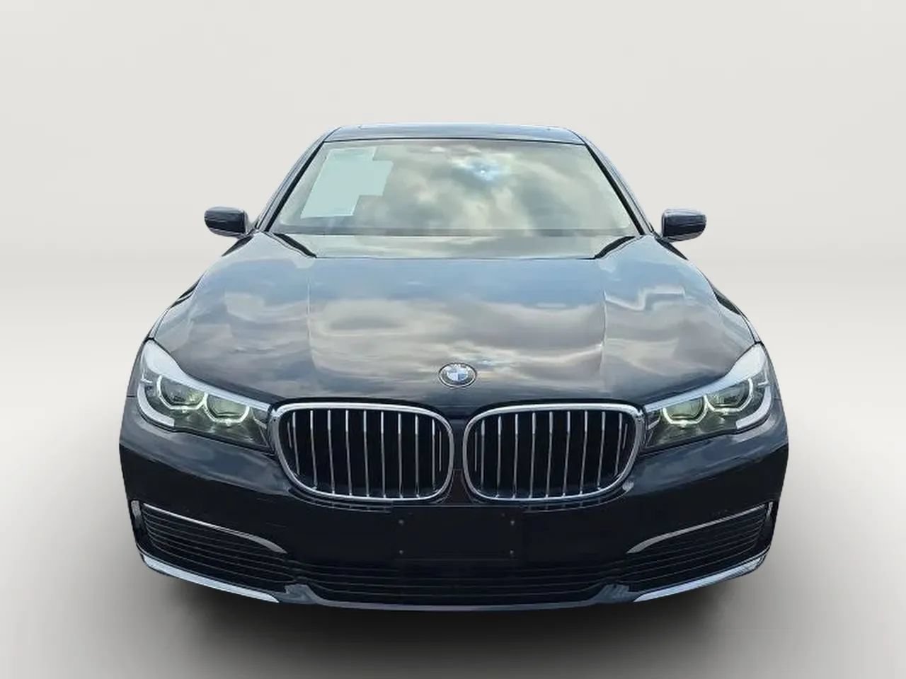 Used 2019 BMW 740i w/ Cold Weather Package RWD image 4