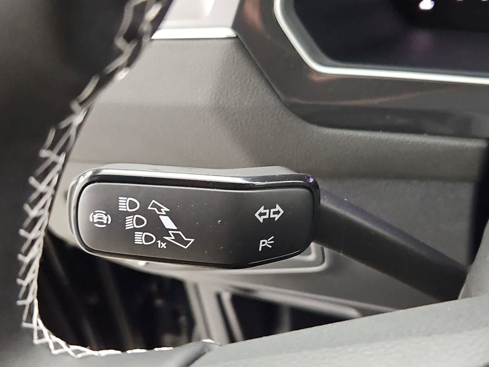 Certified 2024 Volkswagen Tiguan SE image 27
