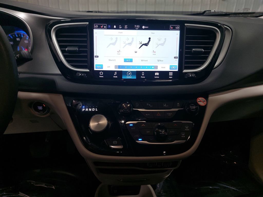 Used 2024 Chrysler Pacifica Touring-L image 22