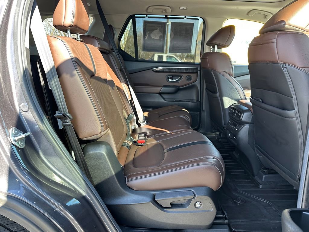 Used 2025 Honda Pilot Elite image 18