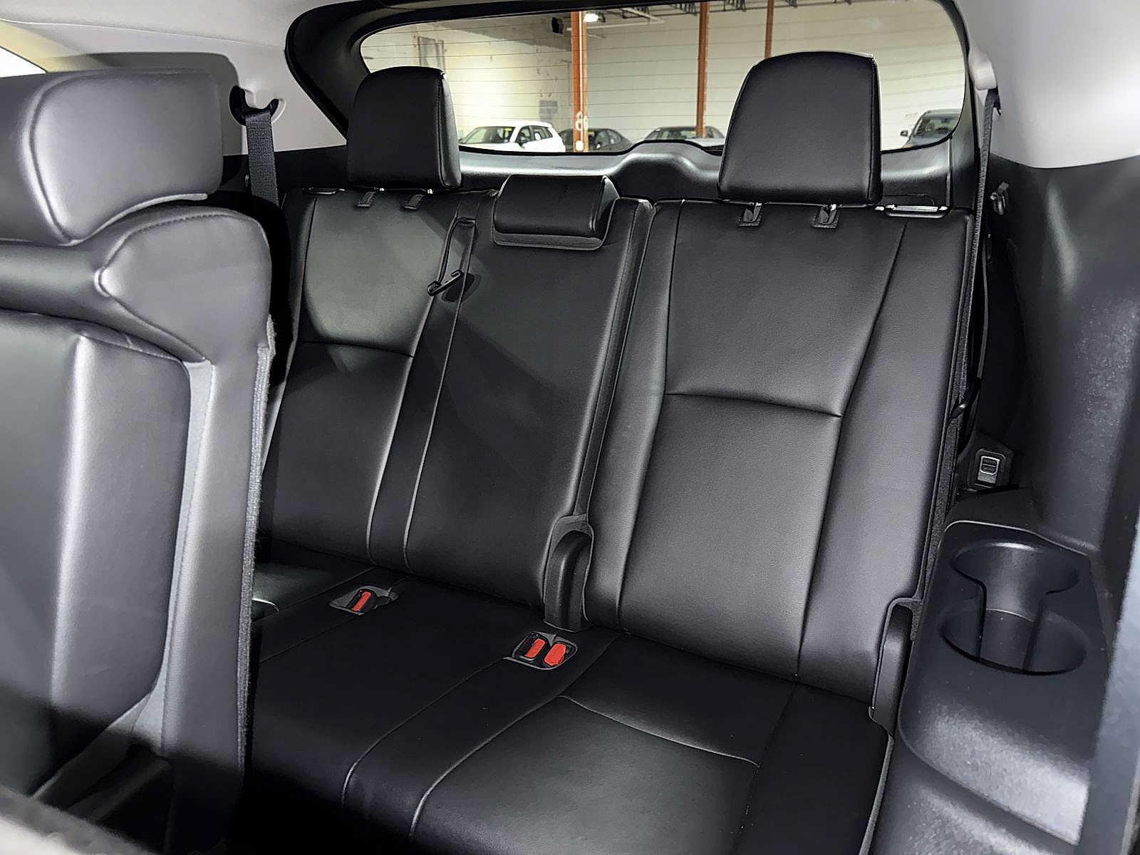 Used 2022 Toyota Highlander XLE AWD/4WD image 18