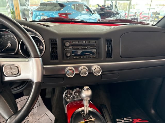Used 2004 Chevrolet SSR w/ Preferred Equipment Group RWD image 21