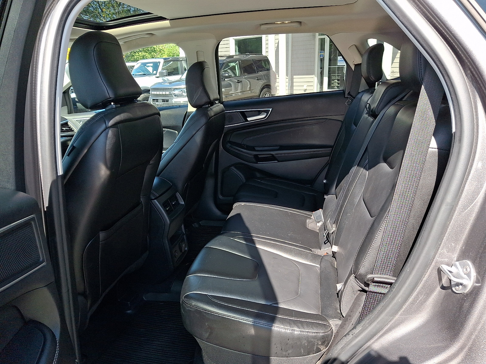 Used 2022 Ford Edge Titanium AWD/4WD image 11