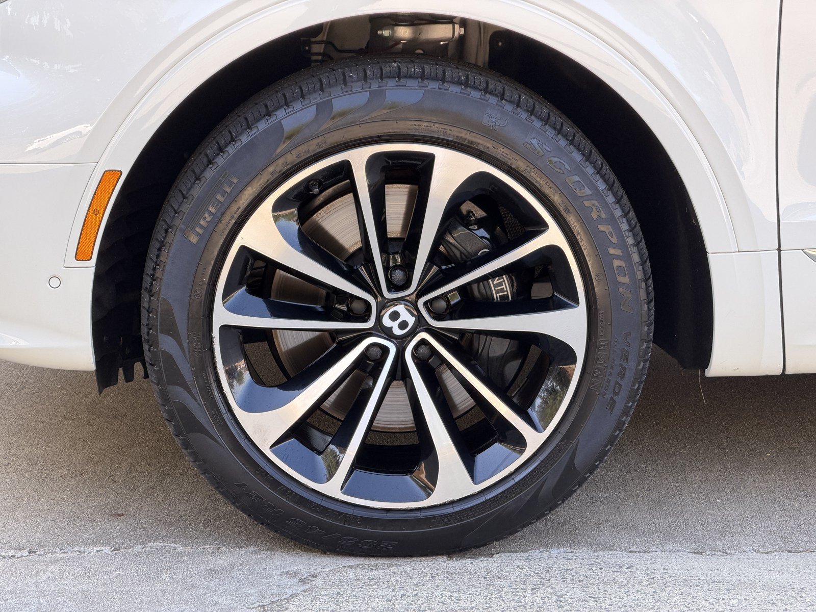 Certified 2023 Bentley Bentayga Extended Wheelbase AWD/4WD image 6