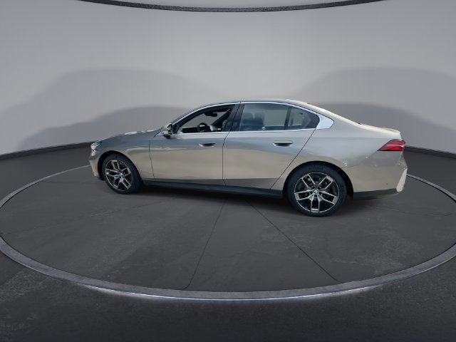 Used 2026 BMW 530i xDrive AWD/4WD image 5