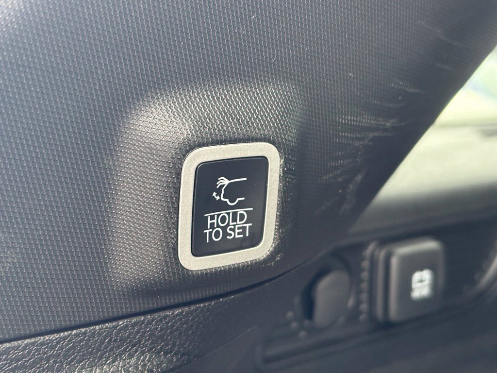 Used 2025 Jeep Grand Cherokee Limited AWD/4WD image 7