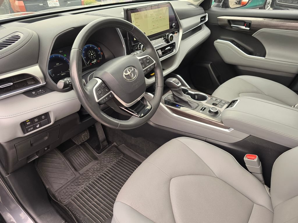 Used 2023 Toyota Highlander Platinum AWD/4WD image 10