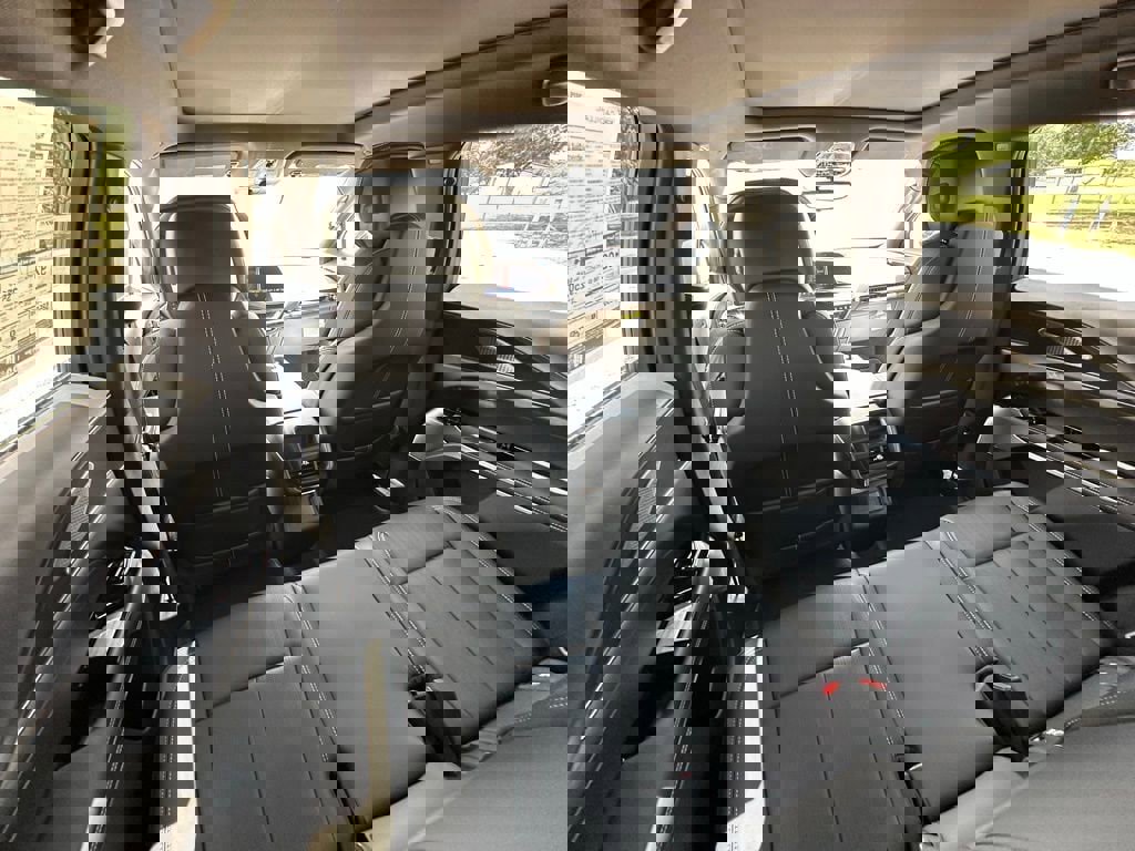 New 2025 Cadillac Lyriq Luxury image 21