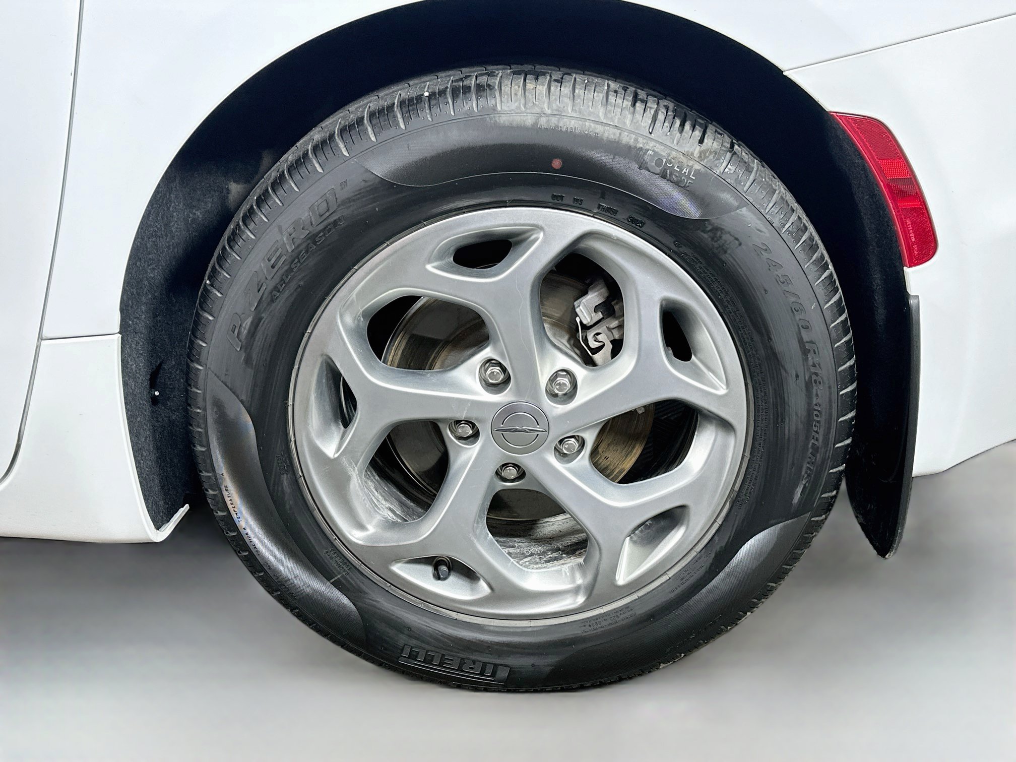 Used 2024 Chrysler Pacifica Limited FWD image 32