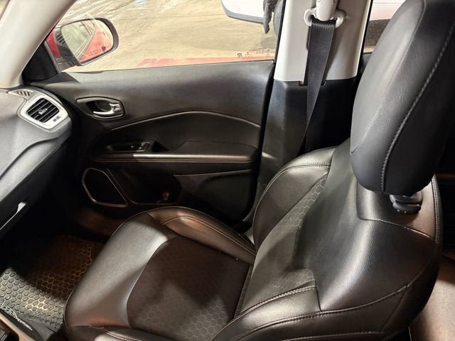 Used 2018 Jeep Compass Latitude w/ Popular Equipment Group AWD/4WD image 17
