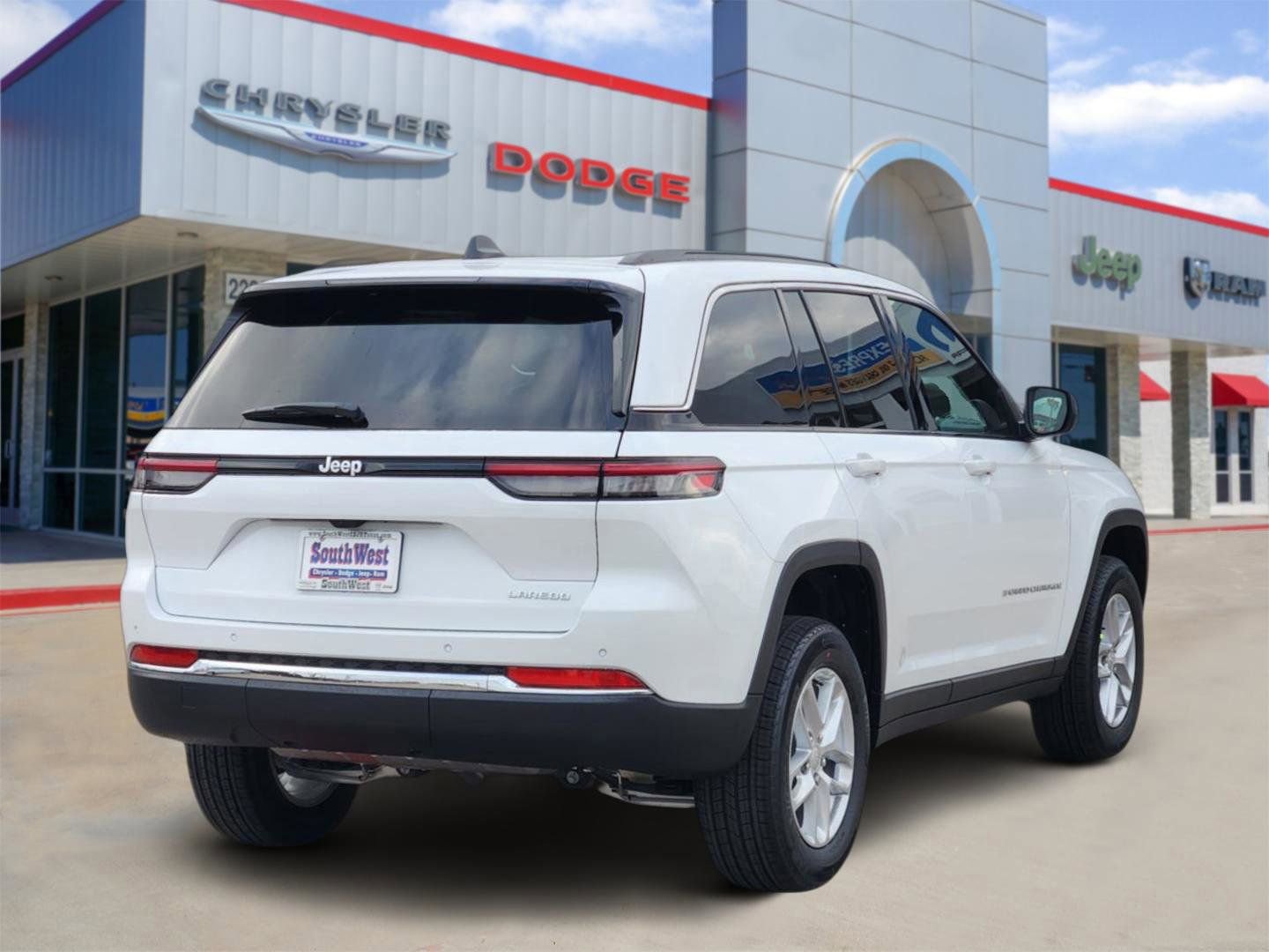 New 2025 Jeep Grand Cherokee Laredo X RWD image 5
