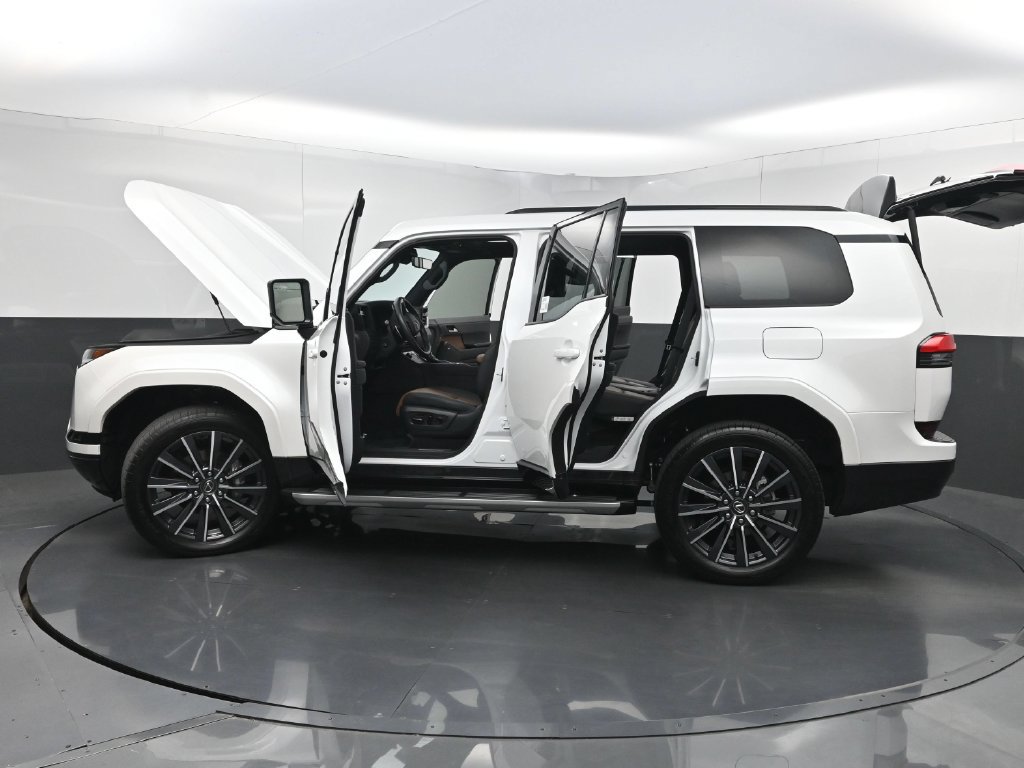 Used 2024 Lexus GX 550 w/ Accessory Package (2T) AWD/4WD image 40