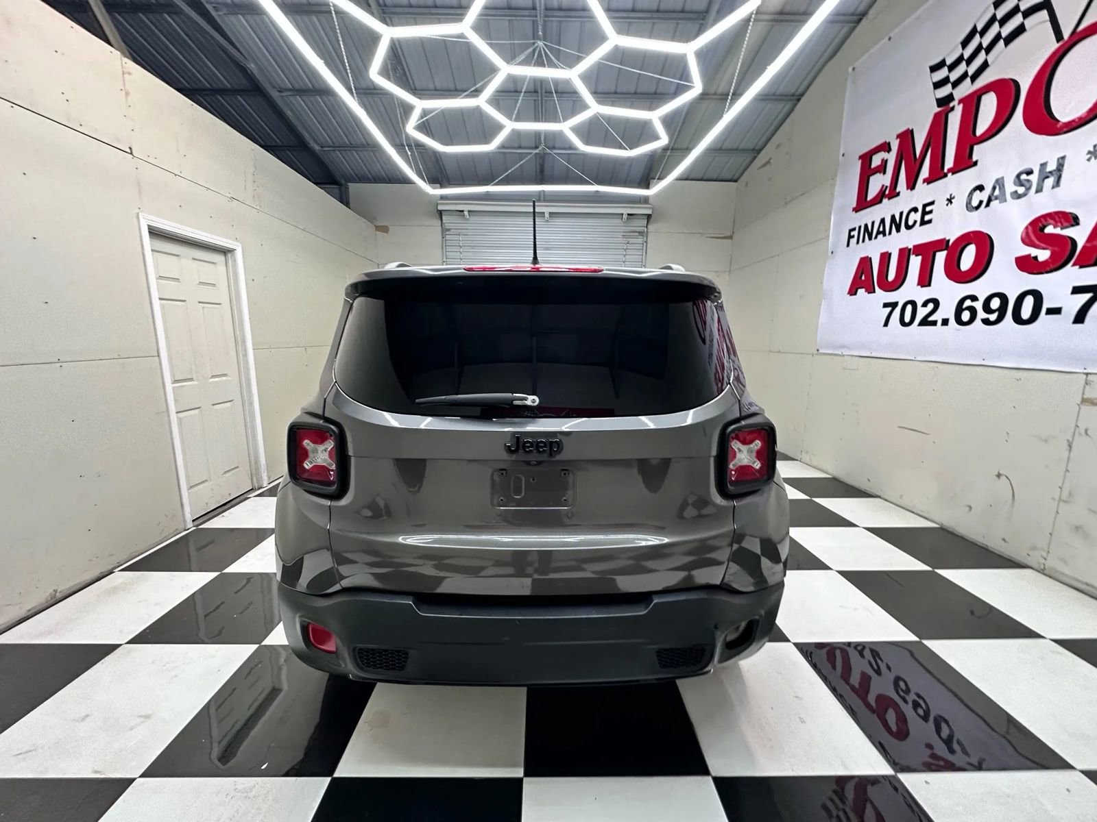 Used 2017 Jeep Renegade Altitude image 4