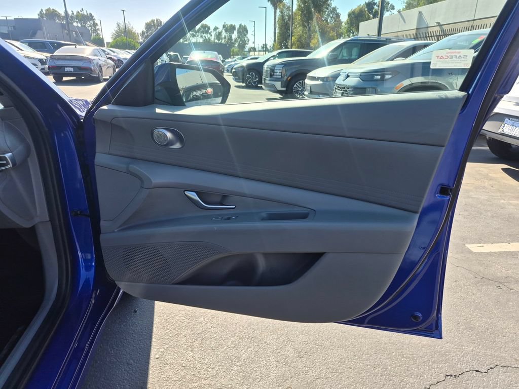 Certified 2026 Hyundai Elantra SE FWD image 23