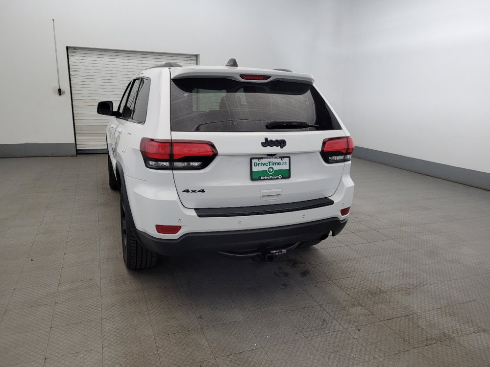 Used 2018 Jeep Grand Cherokee Laredo AWD/4WD image 6