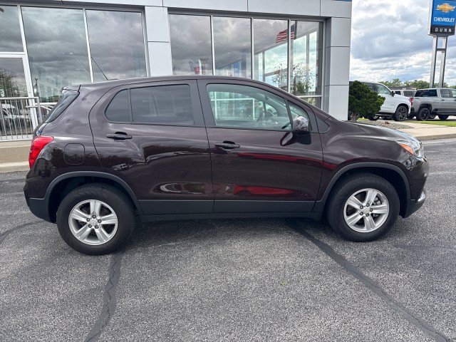 Used 2022 Chevrolet Trax LS w/ Tint and Cruise Package AWD/4WD image 2