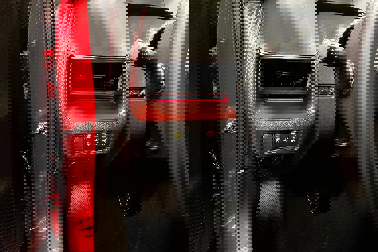 Used 2025 Toyota Prius Plug-In Hybrid image 29